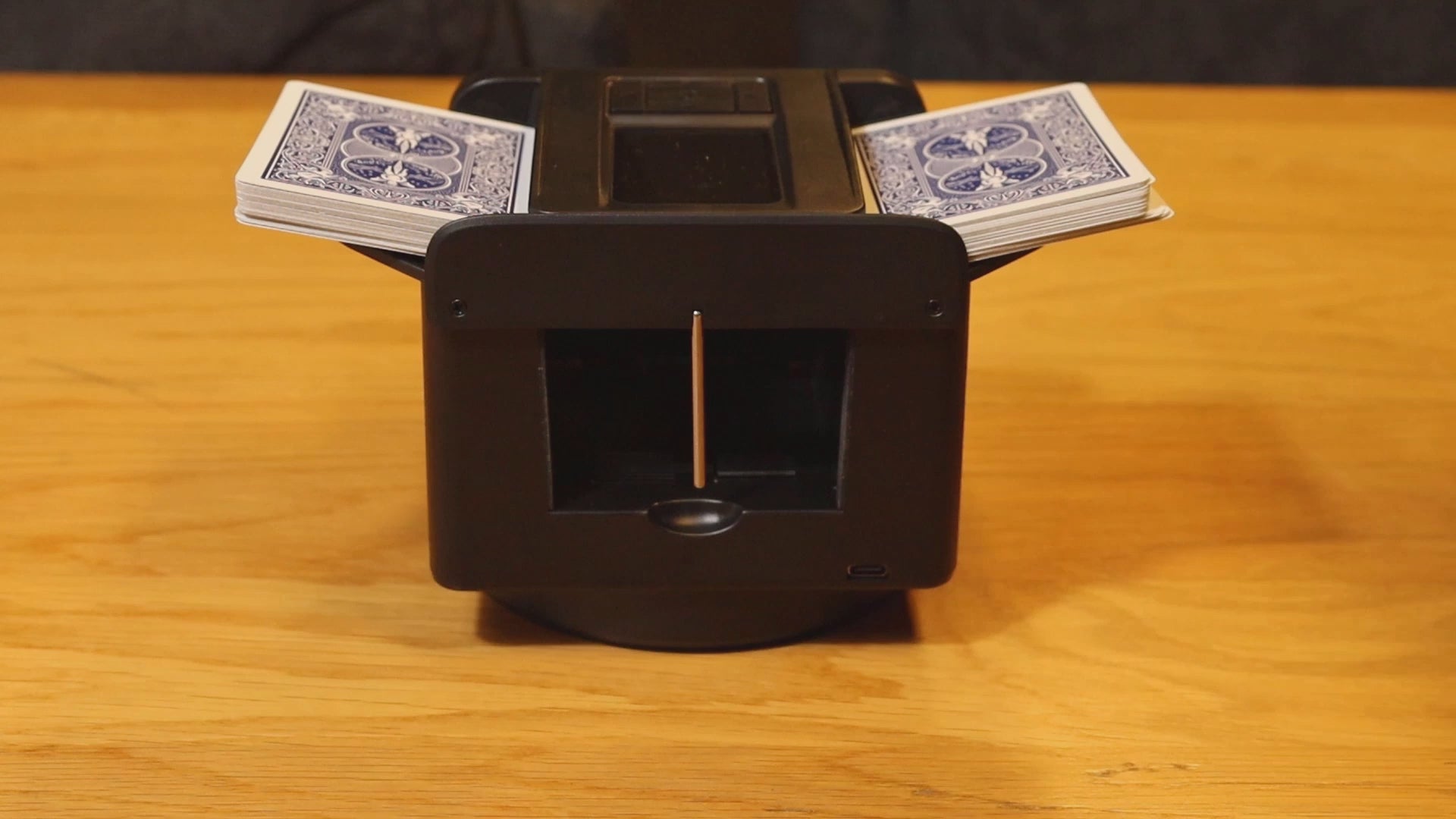 2-in-1 Automatic Card Shuffler & Dealer Machine 360° Rotating
